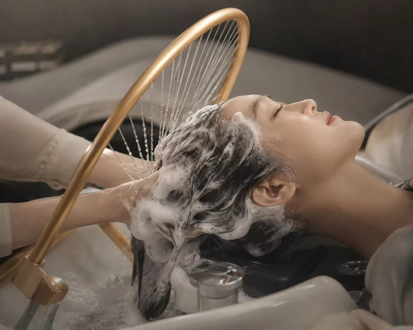 What is a head spa — a guest reclined for a warm-water scalp treatment at D4 Season near Seattle