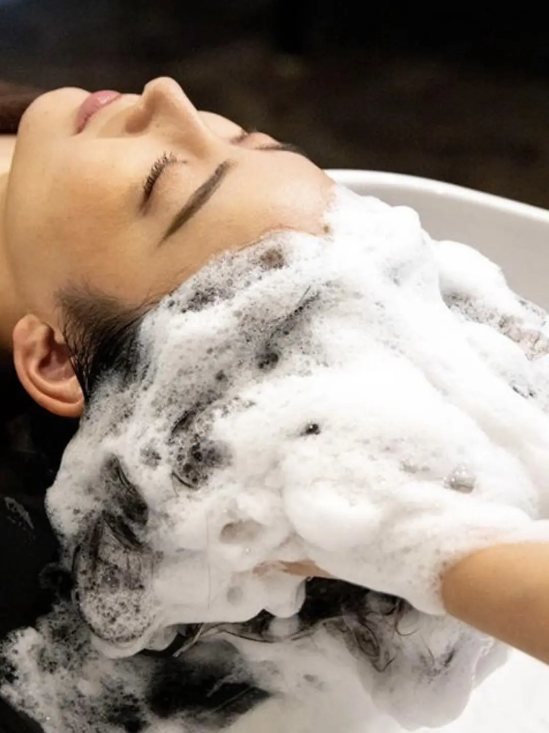 Warm hydrotherapy rinse during the best-rated head spa ritual at D4 Season Shoreline